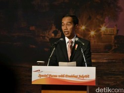 Tawa Menteri Korsel dan CEO saat Jokowi Tampilkan Poster Descendants of The Sun