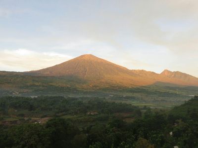 Spot Terbaik Memotret Rinjani di Pagi Hari