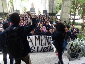 Mahasiswa Universitas Brawijaya Demo Rektorat Tuntut Kejelasan Vokasi