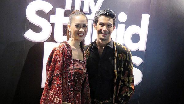 BCL dan Reza Rahadian Serasi Berbusana Tenun di Malaysia