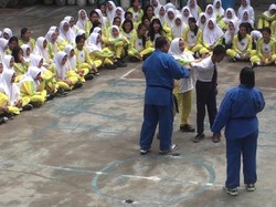 Cegah Jadi Korban Kekerasan Seksual, Polisi Beri Pelatihan Bela Diri pada Siswi SMP