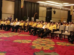 Istri Pijat Setya Novanto yang Serius Simak Hitung Suara Pemilihan Ketum Golkar