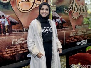 Laudya Cynthia Bella Makin Sumringah Aja