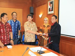 BNP2TKI Salurkan Asuransi untuk TKI yang Dipecat Perusahaan Bin Laden