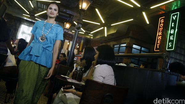 Melestarikan Budaya Tenun di Kalangan Muda