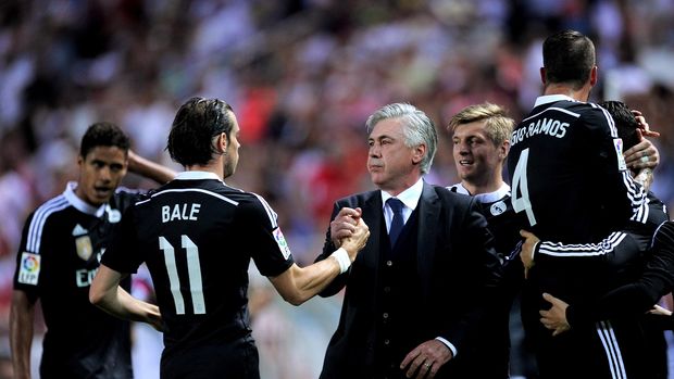 SEVILLE, SPAIN - MAY 02:  Head coach Carlo Ancelott of Real Madrid celebrates with Gareth Bale after Cristiano Ronaldo scored his team's 3rd goal during the La Liga match between Sevilla FC and Real Madrid CF at Estadio Ramon Sanchez Pizjuan on May 2, 2015 in Seville, Spain.  (Photo by Denis Doyle/Getty Images)
