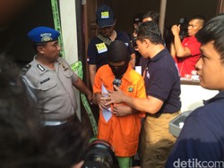 Ricuh, Tersangka Pembunuhan Sadis Eno Sempat Dipukul Warga Usai Rekonstruksi