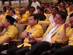 Pidato Pertama Sebagai Ketum Golkar, Novanto Minta Bantuan 7 Eks Caketum