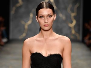 Bella Hadid Dikabarkan Dibayar Rp 4 M Untuk Tampil di Fashion Show Australia
