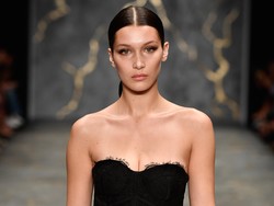 Bella Hadid Dikabarkan Dibayar Rp 4 M Untuk Tampil di Fashion Show Australia