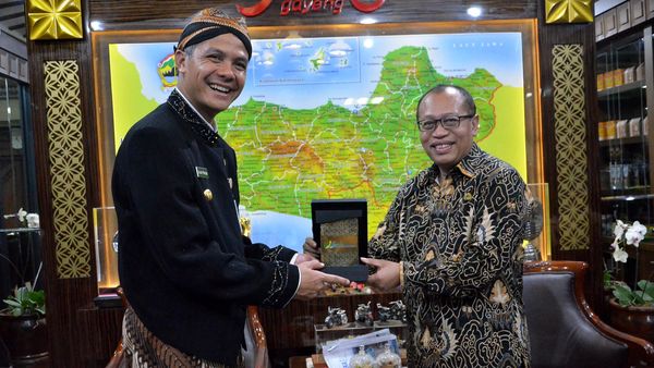 Dirut BPJS Ketenagakerjaan Bertemu Gubernur Jateng