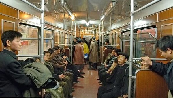 Potret Kontras Wajah Korut vs Korsel