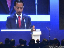 Selipkan Candaan, Jokowi Presentasikan Gaya Blusukan ke Pemimpin Asia