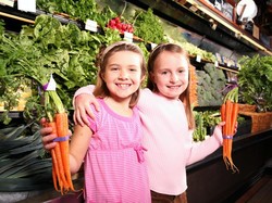 Ajak Anak Belanja ke Pasar dan Supermarket agar Bisa Belajar Soal Makanan Sehat