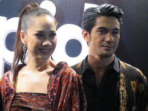 BCL dan Reza Rahadian Disambut Histeris Penggemar di Malaysia