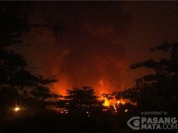 Kebakaran di Dekat UNJ Hanguskan Rumah Semi Permanen