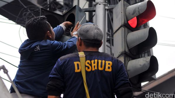 Perbaikan dan Perawatan Lampu Lalu Lintas