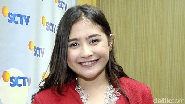 Gaya Prilly Latuconsina yang Semakin Dewasa