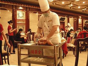 Bebek Panggang Quanjude Kini Bisa Dipesan Online