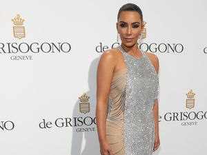 Suka Makan Fast Food, Kim Kardashian Dapat Dompet Givenchy dari McDonalds