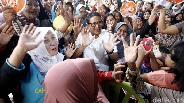 Sandiaga Uno Sapa Warga Bukit Duri