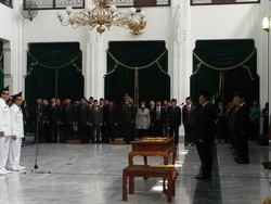 Lantik Bupati dan Wabup Cianjur, Pesan Aher: Langsung Tancap Gas