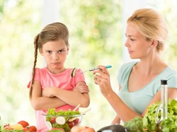 Si Kecil Tak Mau Makan? Bisa Jadi Karena 8 Hal Ini yang Jadi Penyebabnya