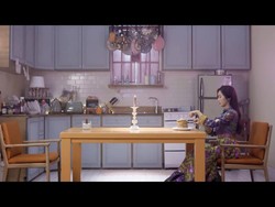 Jessica Jung Pacaran dengan Kaktus di Video Love Me the Same