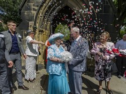 Pasangan Ini Akhirnya Menikah Setelah 44 Tahun Berpacaran