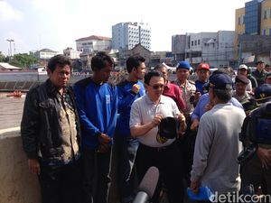 Banyak Warga Bangun Rumah di Pinggiran Kali, Ahok: Mana Suara Aktivis?