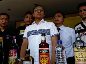 Jelang Ramadhan, Polisi Sita Ribuan Miras dan Puluhan Ribu Petasan