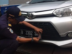 Mobil GrabCar Mulai Uji KIR