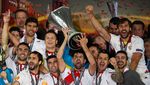 Sevilla Angkat Trofi Liga Europa ke-5