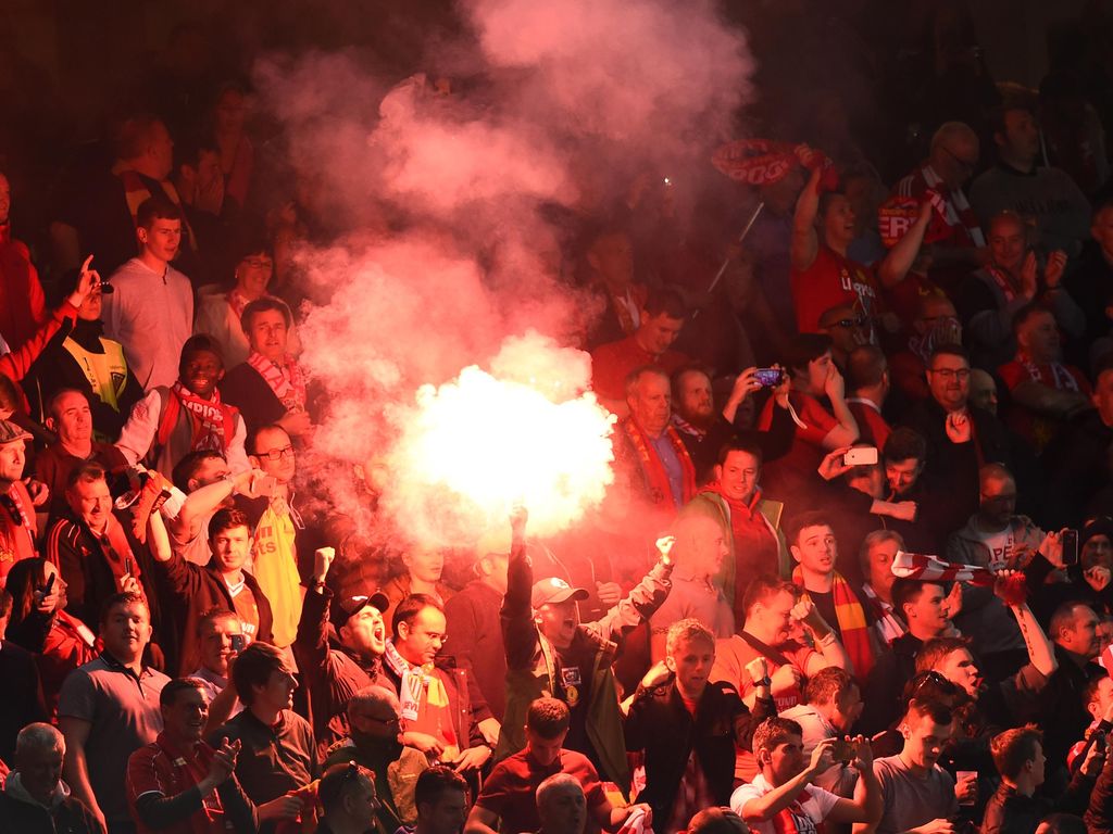Gila Bola Nih! Pasang Flare di Kamar Usai Tim Juara di Game Gila Bola Nih! Pasang Flare di Kamar Usai Tim Juara di Game