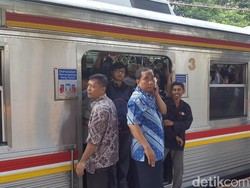 Lagi-lagi Gangguan, Penumpang Berjubel dan Perjalanan Commuter Line Tertahan