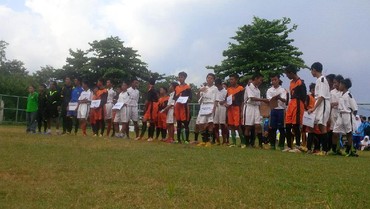 Pada Sebuah Kesederhanaan di Lapangan Bola Kampung di Kepulauan Seribu