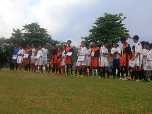 Pada Sebuah Kesederhanaan di Lapangan Bola Kampung di Kepulauan Seribu Pada Sebuah Kesederhanaan di Lapangan Bola Kampung di Kepulauan Seribu