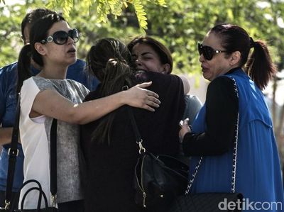 Keluarga Penumpang EgyptAir Cemas