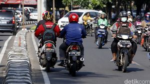 Pemotor Nekat Lawan Arus