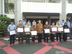 Gubernur Hingga Eks Walikota Terima Penghargaan dari Mendagri di Harkitnas