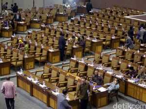 Banyak Anggota DPR Bolos Rapat, Pembahasan Sejumlah RUU Mandek