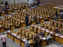 Tarik Ulur Anggota DPR Mundur Jika Mencalonkan Diri di Pilkada