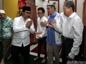 Adhyaksa Dault Salat Jumat di Masjid Lautze