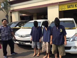 Pura-pura Jadi Pengusaha untuk Gelapkan Mobil, 3 Orang ini Ditangkap Polisi Pura-pura Jadi Pengusaha untuk Gelapkan Mobil, 3 Orang ini Ditangkap Polisi