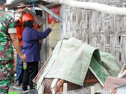 Giliran Kampung Nelayan di Kejawan Lor Dicat Warna-warni oleh Risma