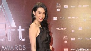 Pretty in Black! Velove Vexia
