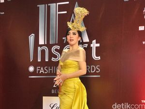 Kata Syahrini Soal Foto Instagramnya yang Dikomentari Paris Hilton