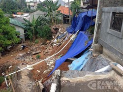 Jalan yang Kena Longsor Belum Diperbaiki, Akses Warga Tanjung Barat Terganggu