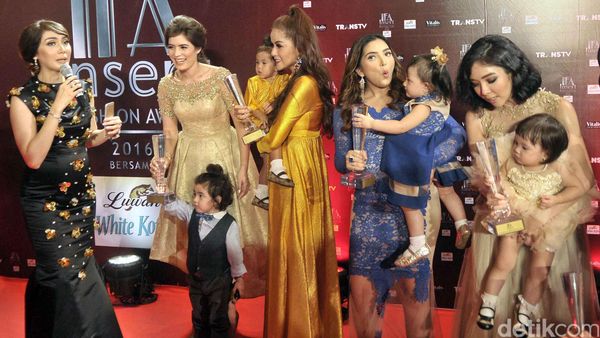 Kemeriahan !nsert Fashion Award Bertabur Bintang