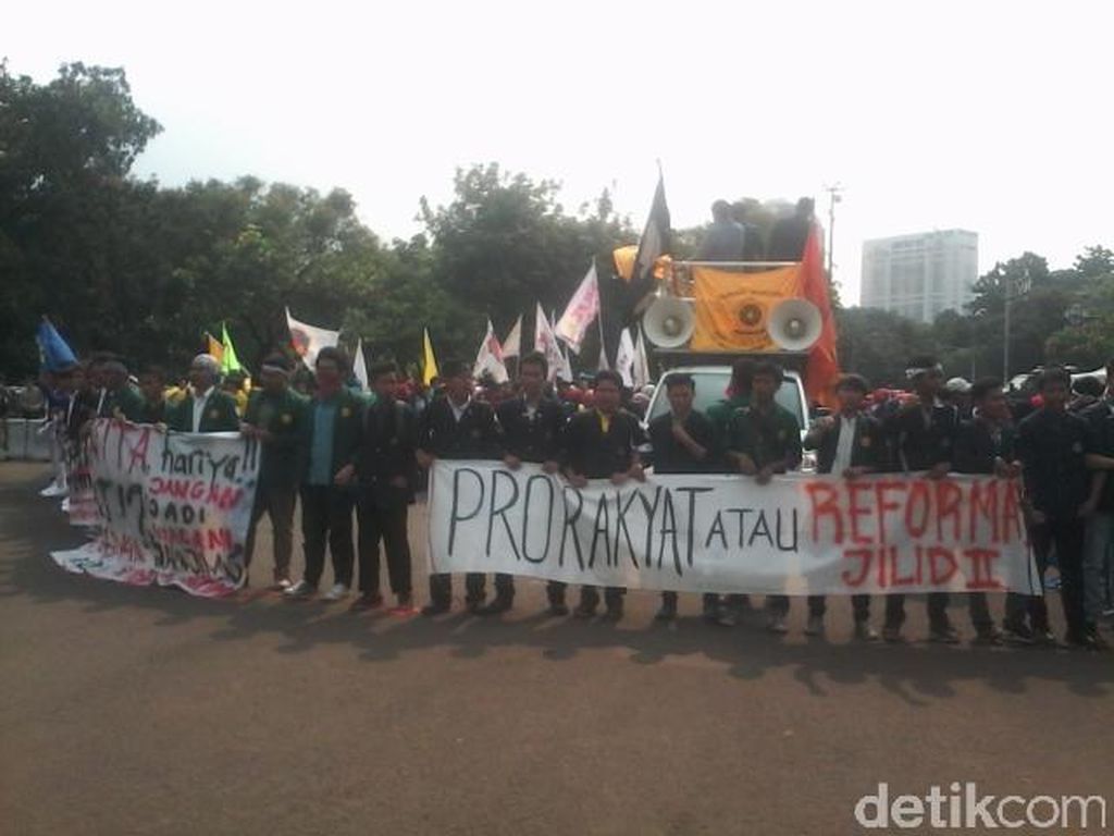 Massa Demo di Depan Istana Bertambah, Mahasiswa UI dan ITB Merapat